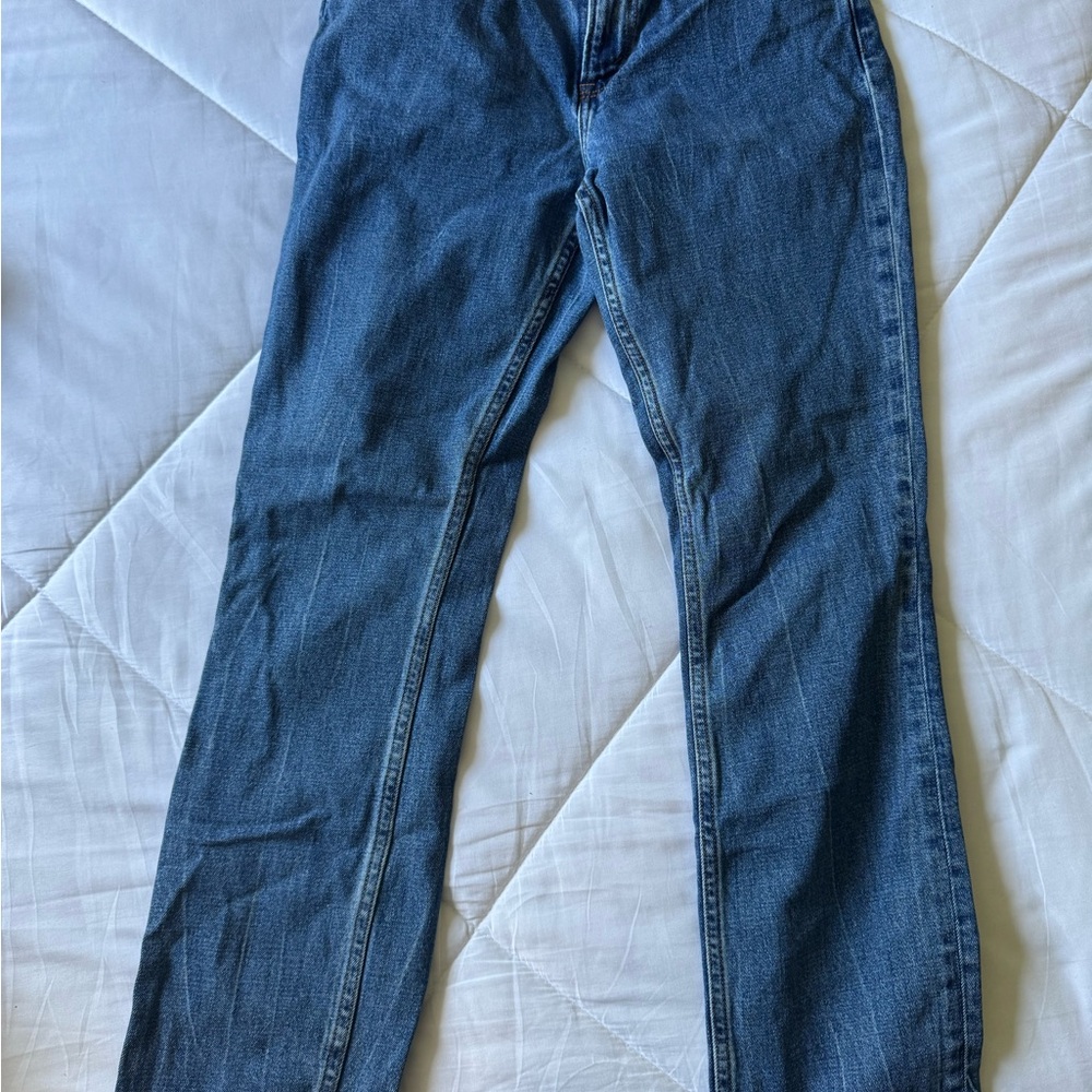 Abercrombie & Fitch 
90s Slim Straight Ultra High Rise